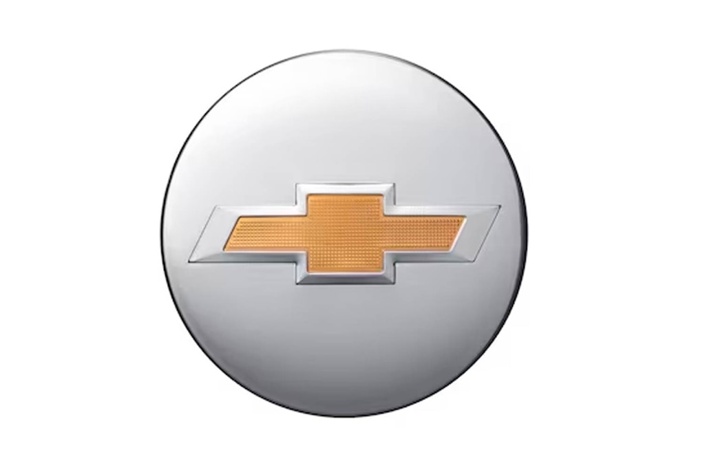 Tu nueva Suburban 2025 con centro de rin en aluminio con emblema Chevrolet dorado y mas accesorios de personalización