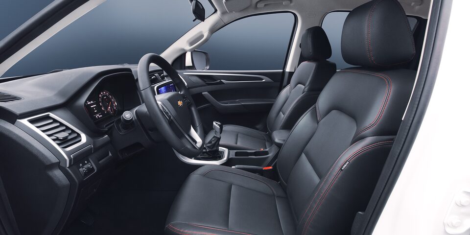 Pickup Chevrolet con interior Tactopiel negra
