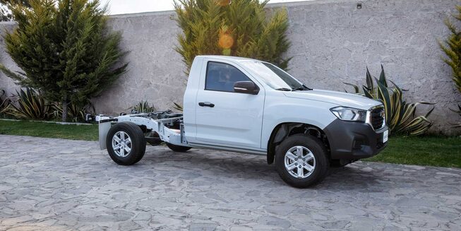 Chevrolet S10 Max 2024, pickup con rines de aleación en aluminio de 16 pulgadas y faros de halógeno